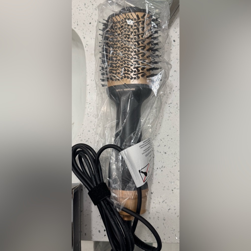 BRIX Haircare Black and Gold Hair Dryer Brush